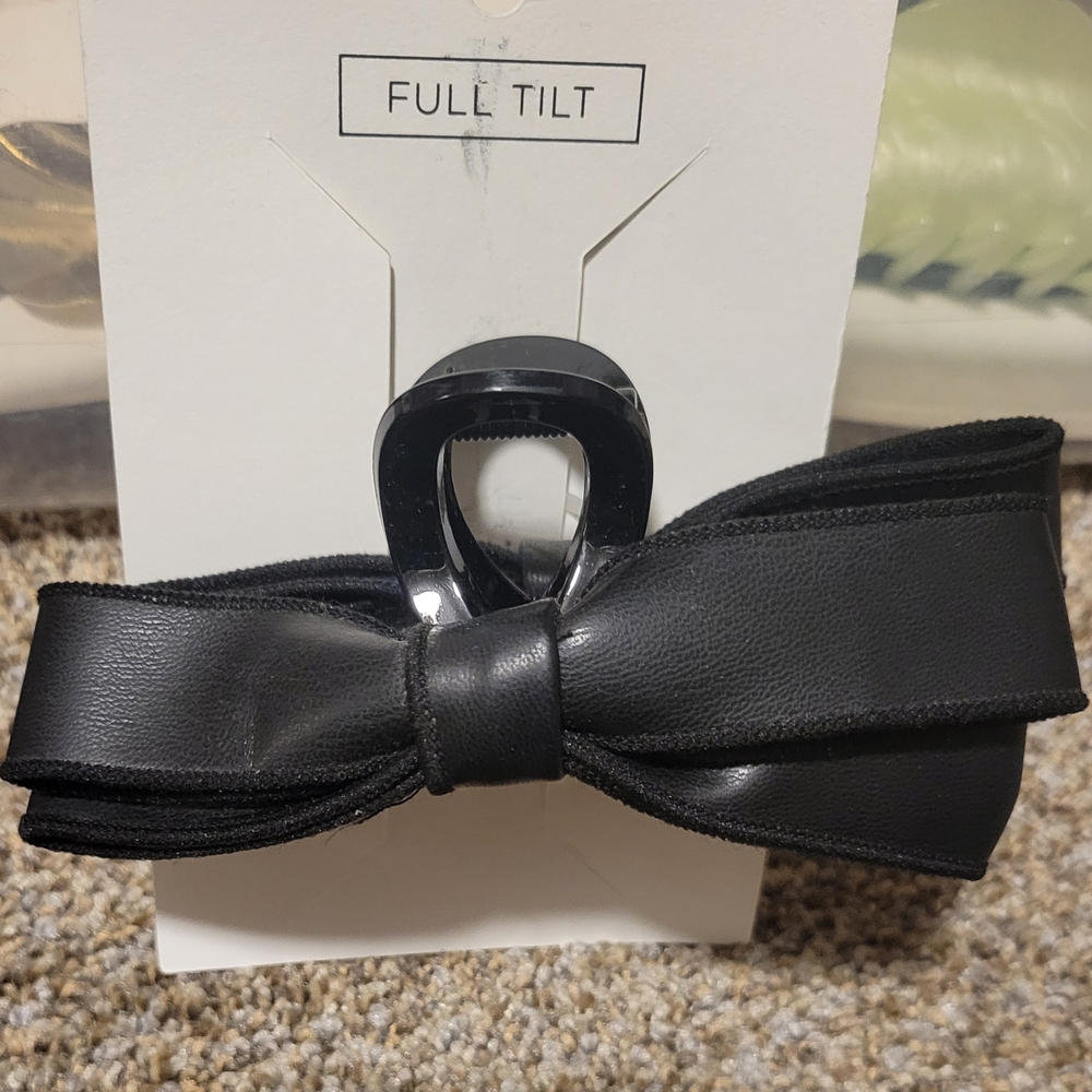 Full Tilt Black Bow Claw Clip